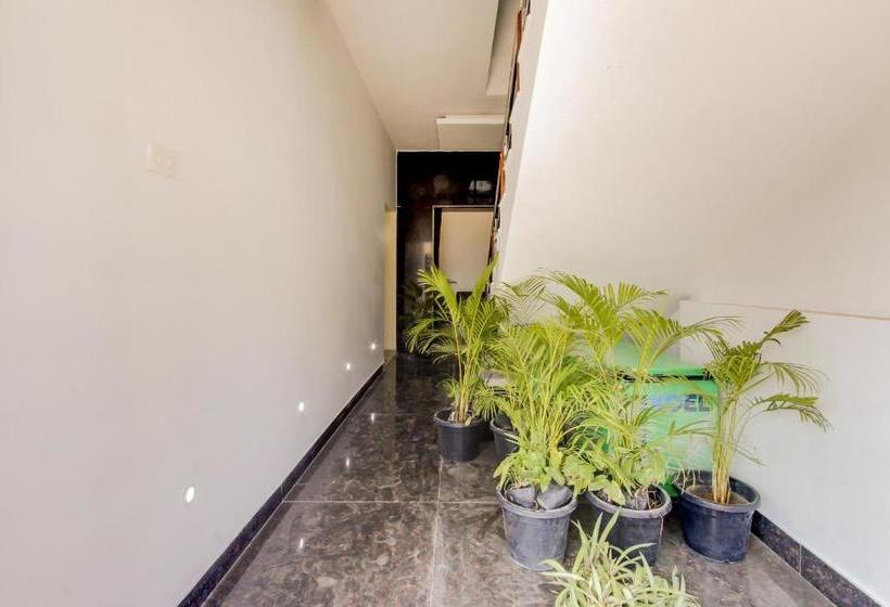 בית מלון כפרי Oyo 69625 Mayuraa Residency