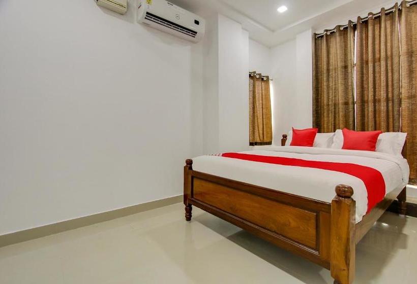 בית מלון כפרי Oyo 69625 Mayuraa Residency