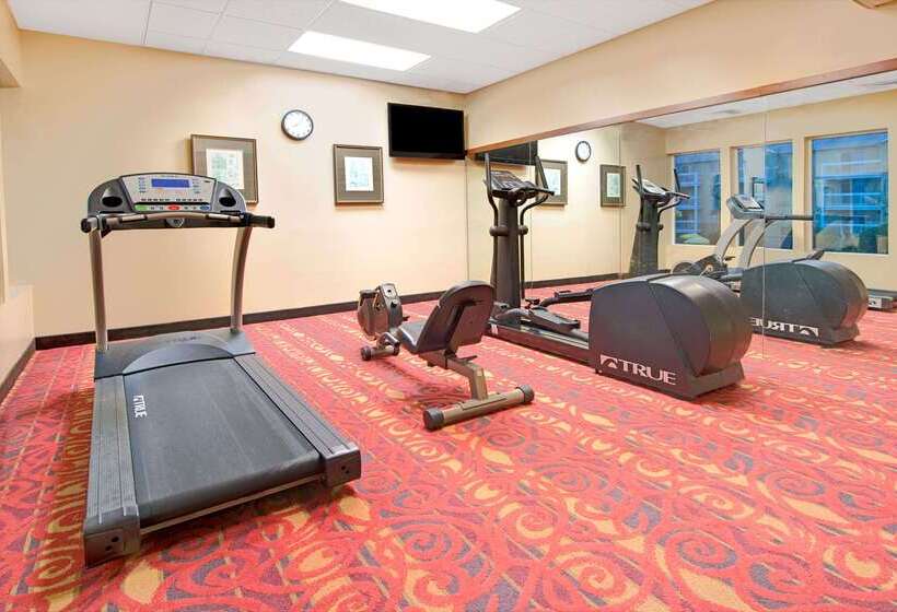 هتل Days Inn By Wyndham St. Louis/westport Mo
