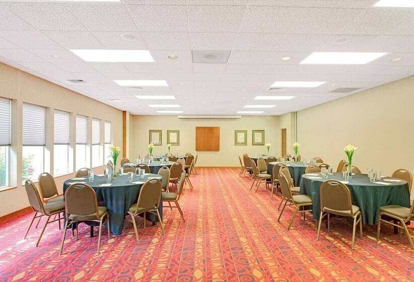 هتل Days Inn By Wyndham St. Louis/westport Mo
