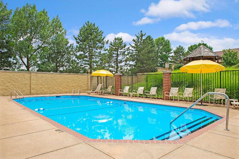 هتل Days Inn By Wyndham St. Louis/westport Mo