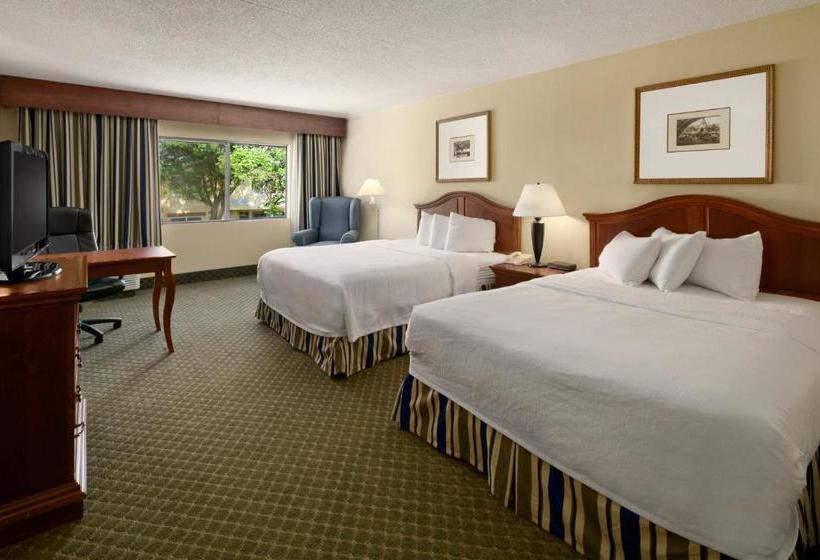هتل Days Inn & Suites By Wyndham Omaha Ne