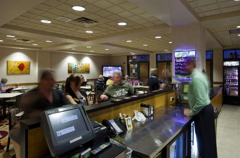 هتل Four Points By Sheraton Appleton