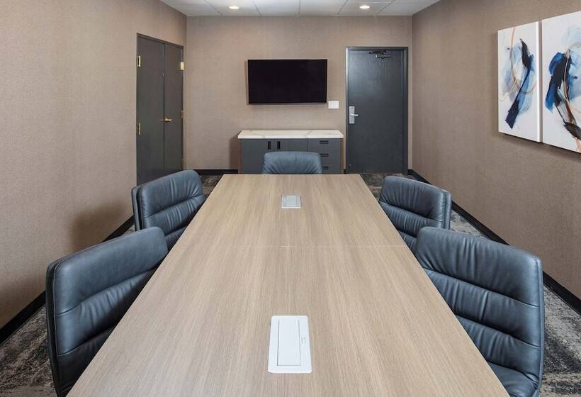 هتل Four Points By Sheraton Appleton