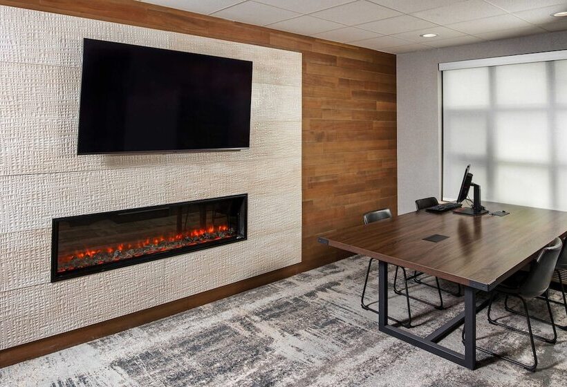 هتل Four Points By Sheraton Appleton