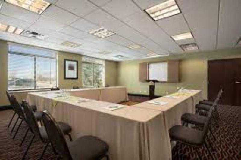 هتل Holiday Inn Express St. Louis Arpt Maryland Hgts