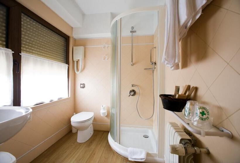 호텔 Hostal Salazar