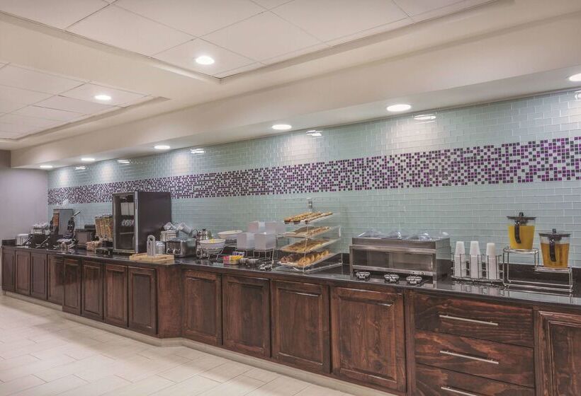 هتل La Quinta By Wyndham Columbus North