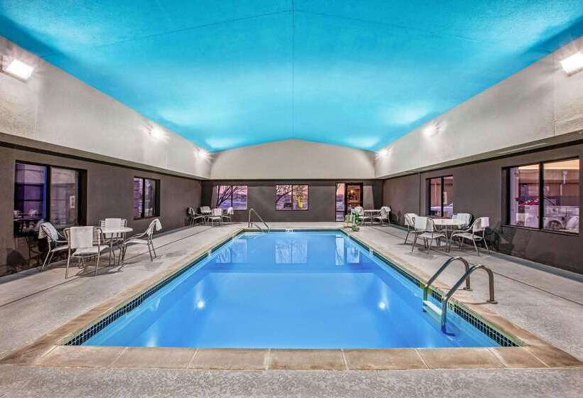 هتل La Quinta By Wyndham Kearney