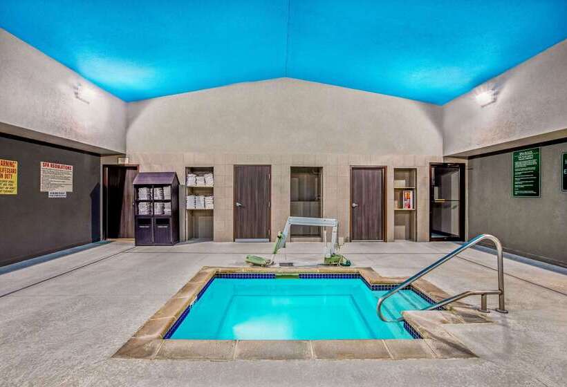 هتل La Quinta By Wyndham Kearney