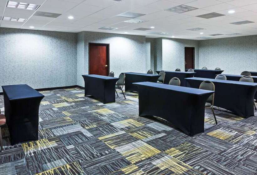 هتل Comfort Inn & Suites Irving Las Colinas Dfw