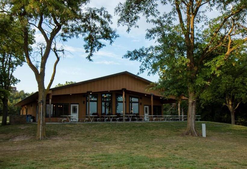 فندق Lewis & Clark Resort