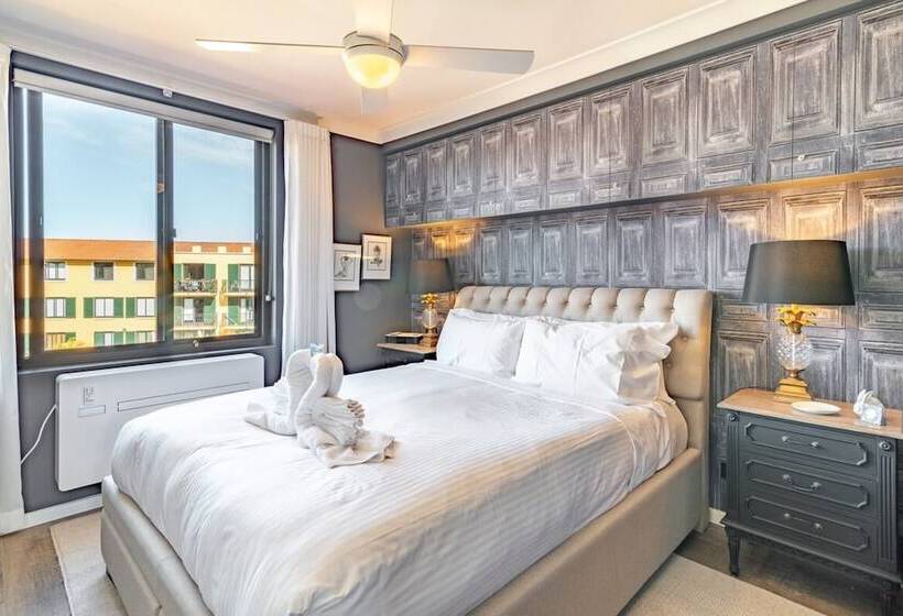 Modern 1 Bedroom Apartment In The Italian Forum
