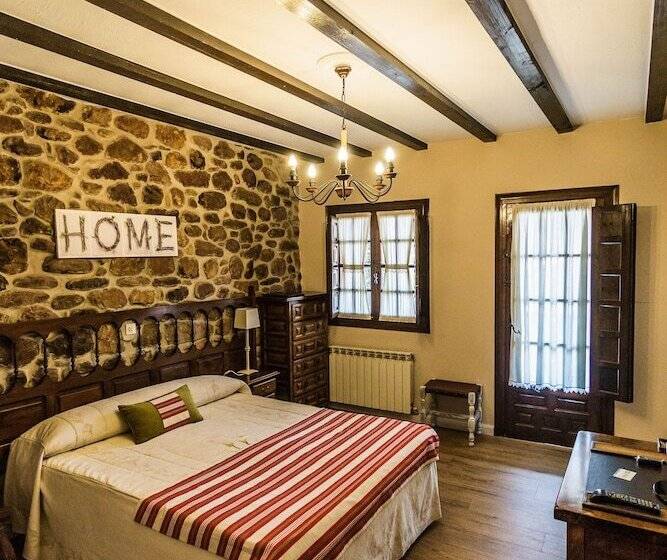 فندق Posada Real La Montañesa