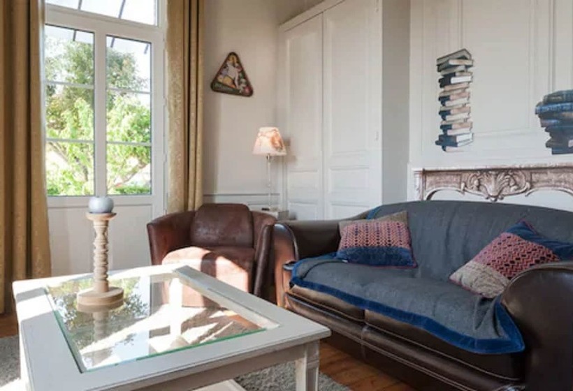 בית מלון כפרי The Originals City, Hôtel La Cour Carrée, Eu