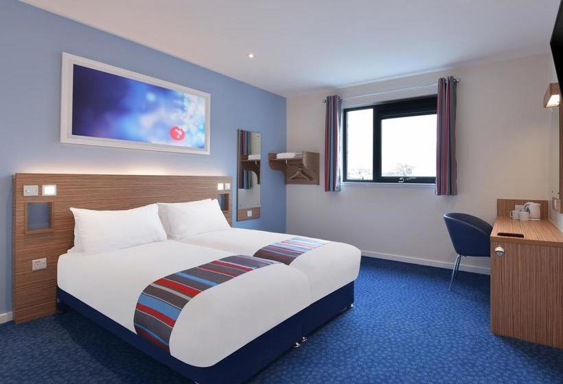 Отель Travelodge London Clapham Junction