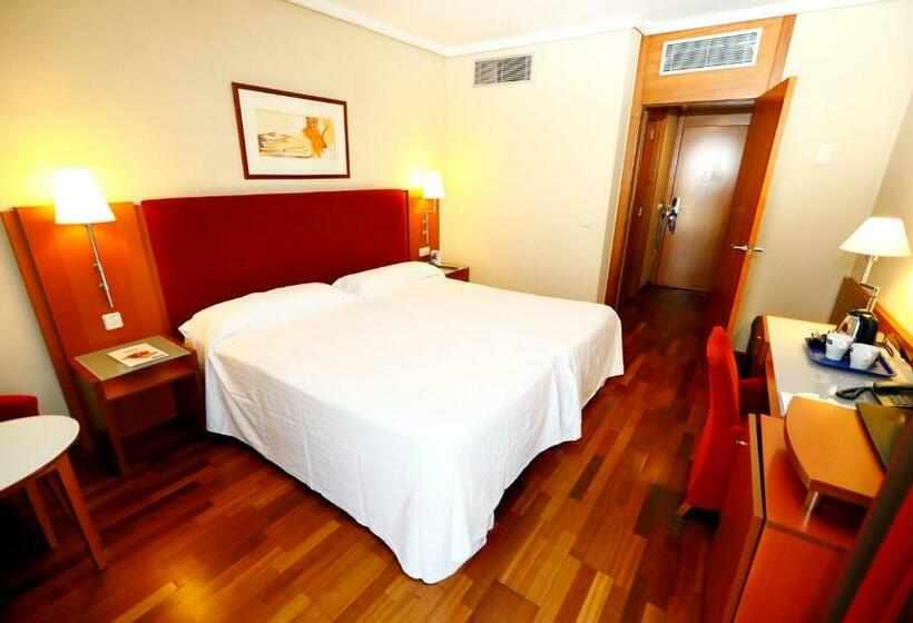 هتل Travelodge Madrid Coslada Airport