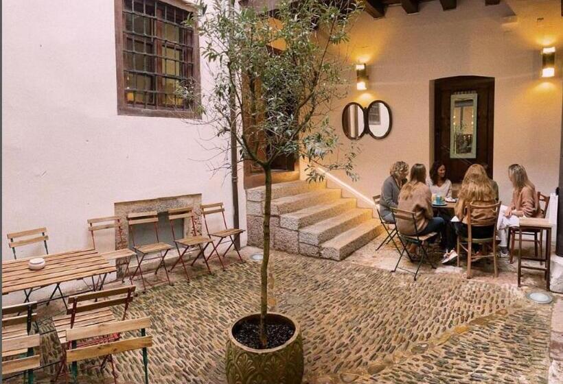 Quartier Leon Hostel Barrio Húmedo