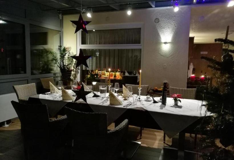 تختخواب و صبحانه Landgasthof Piroutz