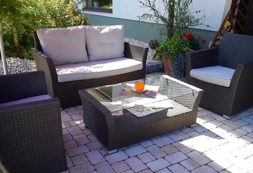 تختخواب و صبحانه Landgasthof Piroutz