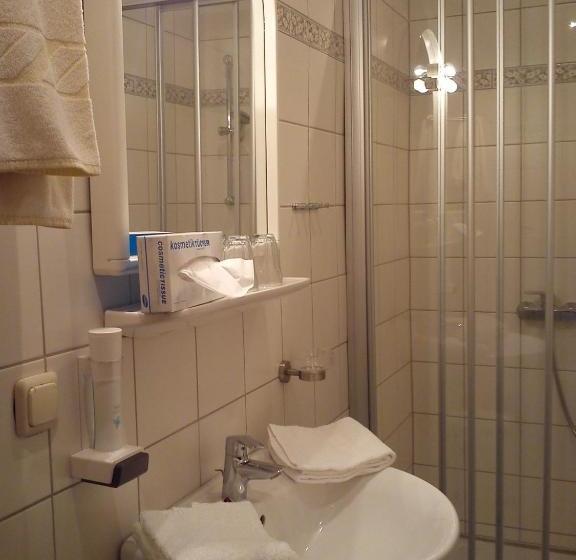 تختخواب و صبحانه Landgasthof Piroutz