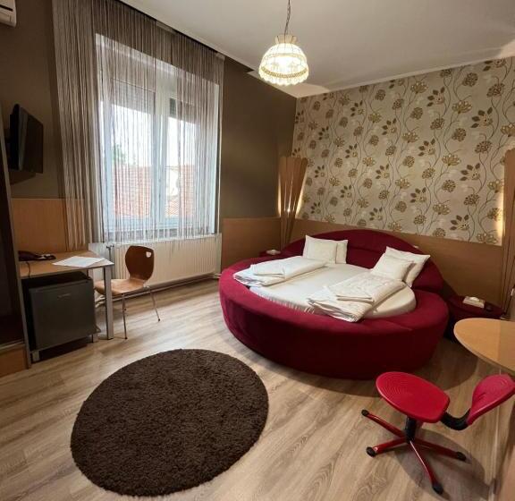 住宿加早餐  Korona Panzió