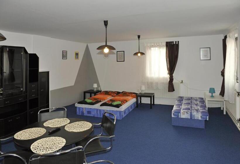 پانسیون Penzion A Restaurace Na Jízdárně