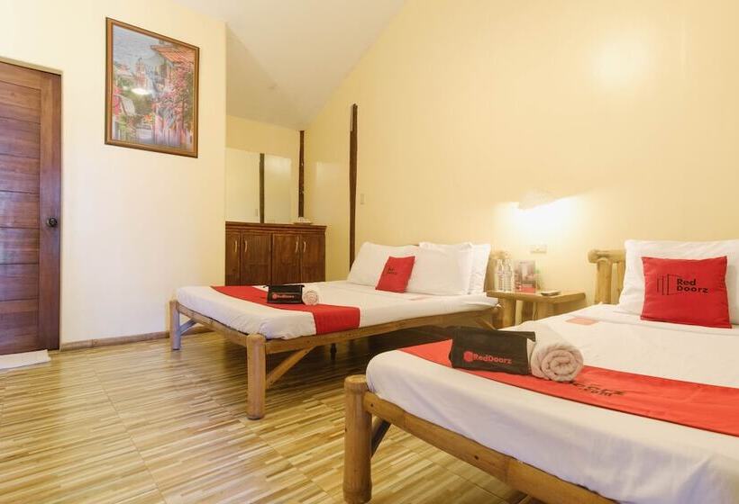 فندق Reddoorz Plus Near Vigan Convention Center