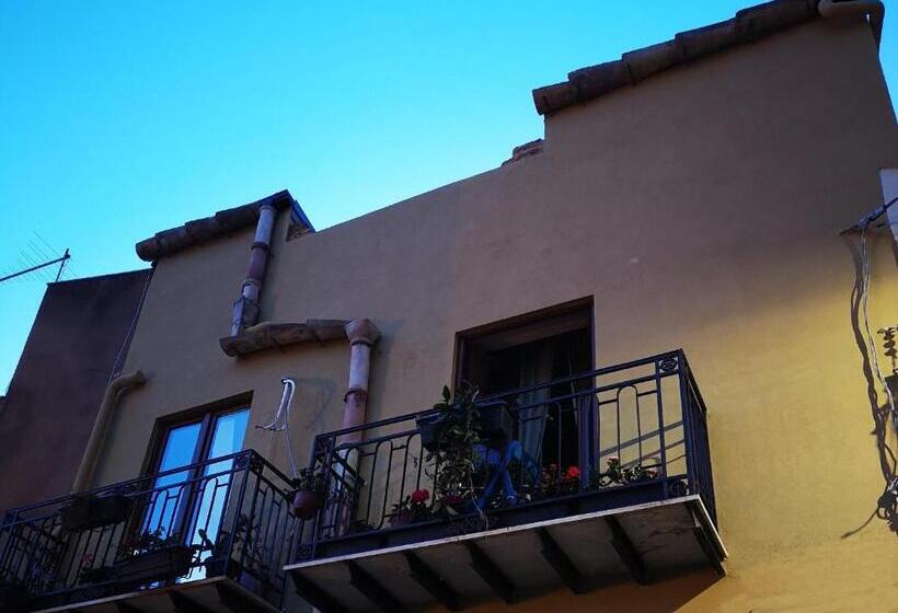 Aljama   Downtown B&b