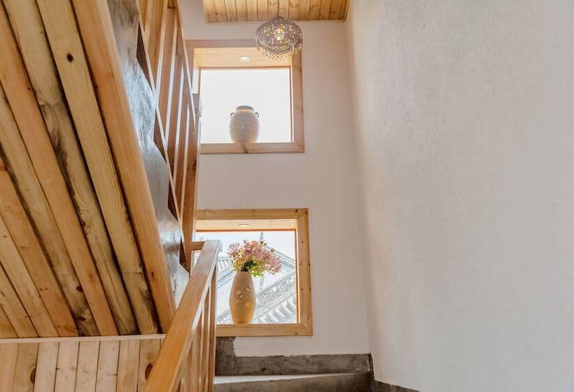 پانسیون Crystal Taro Inn Dali