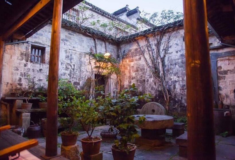 Pig S Inn Huangshan Xidi