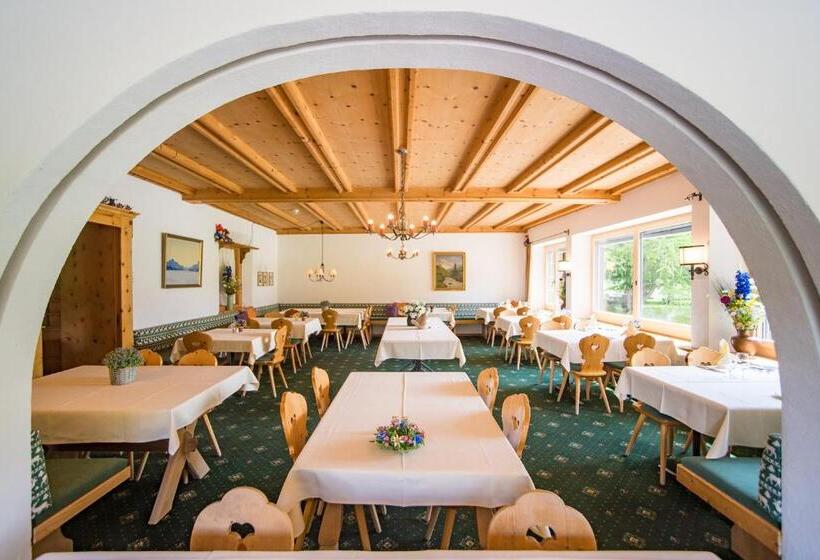 ホテル Sonne Fex Alpine Hideaway