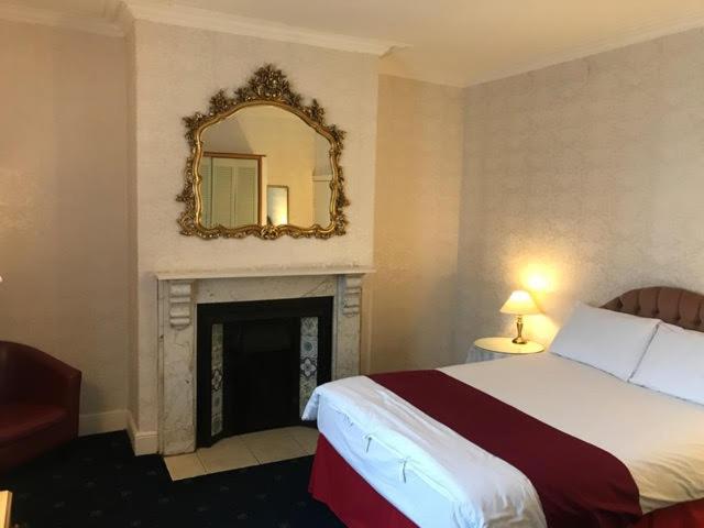 Clifton Hotel