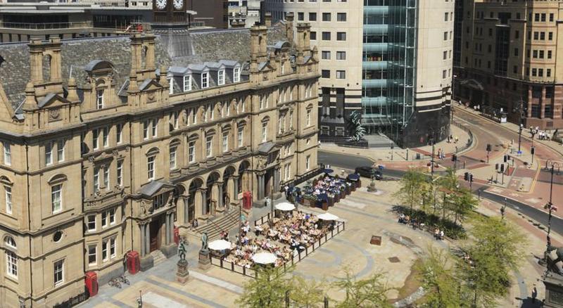 هتل Discovery Inn  Leeds