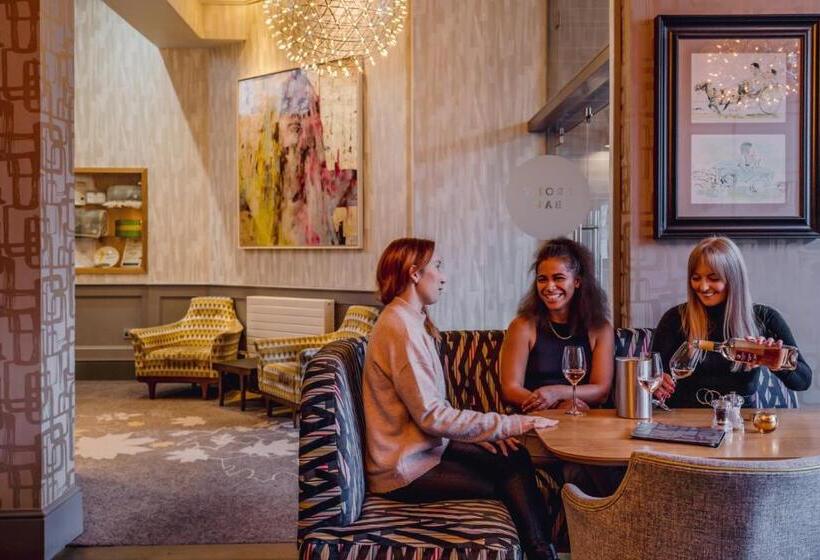 בית מלון כפרי Inn On The Square