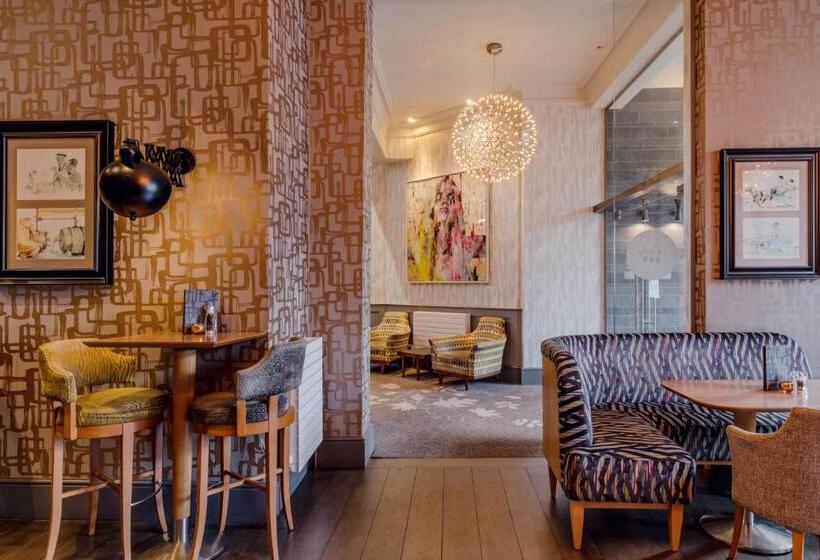 בית מלון כפרי Inn On The Square