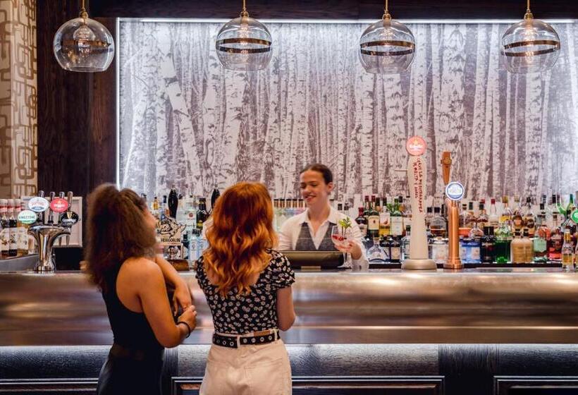 בית מלון כפרי Inn On The Square