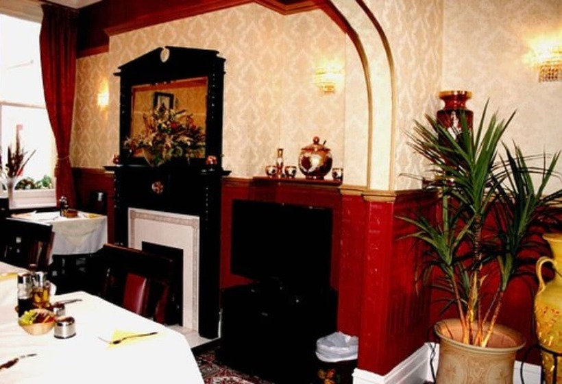 Ilfracombe House Hotel   Near Cliffs Pavilion