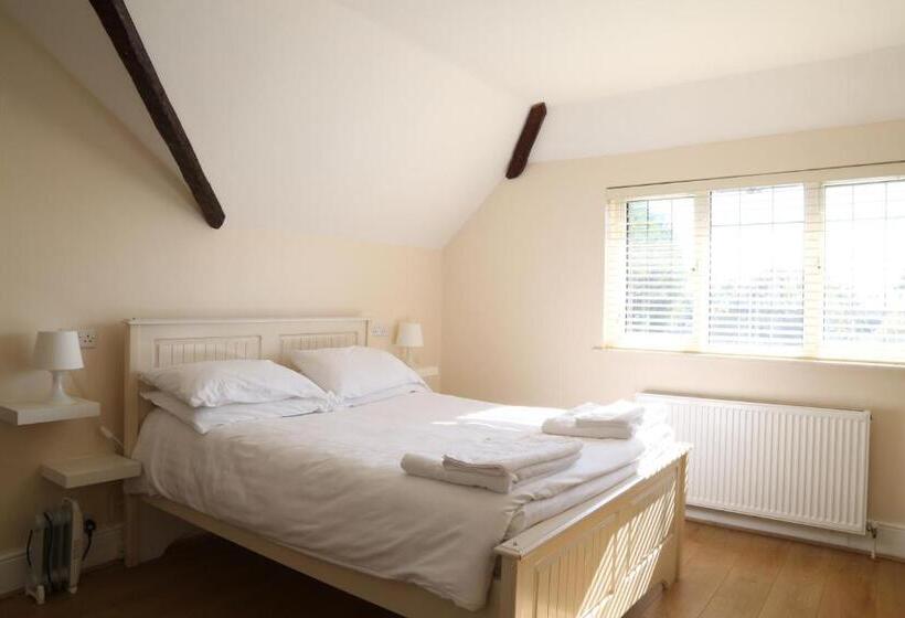 Пансион Debden Guest House