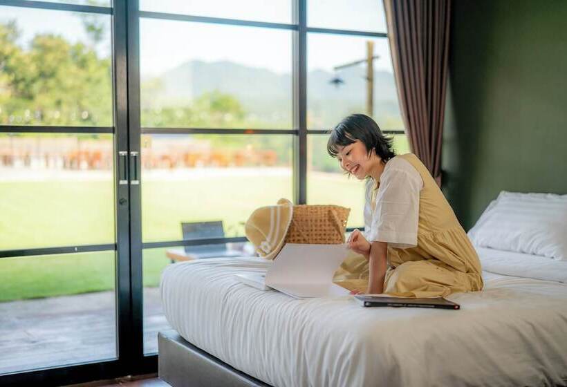 هتل The River Life Resort