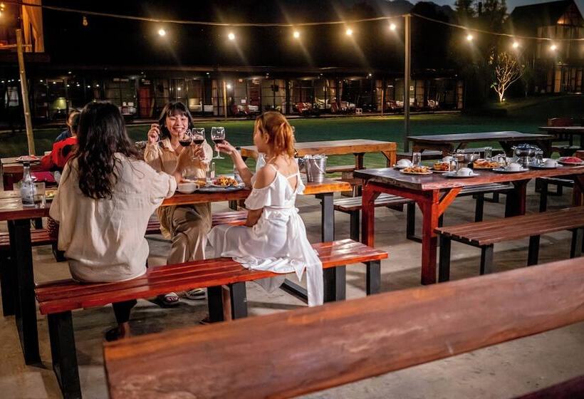 هتل The River Life Resort