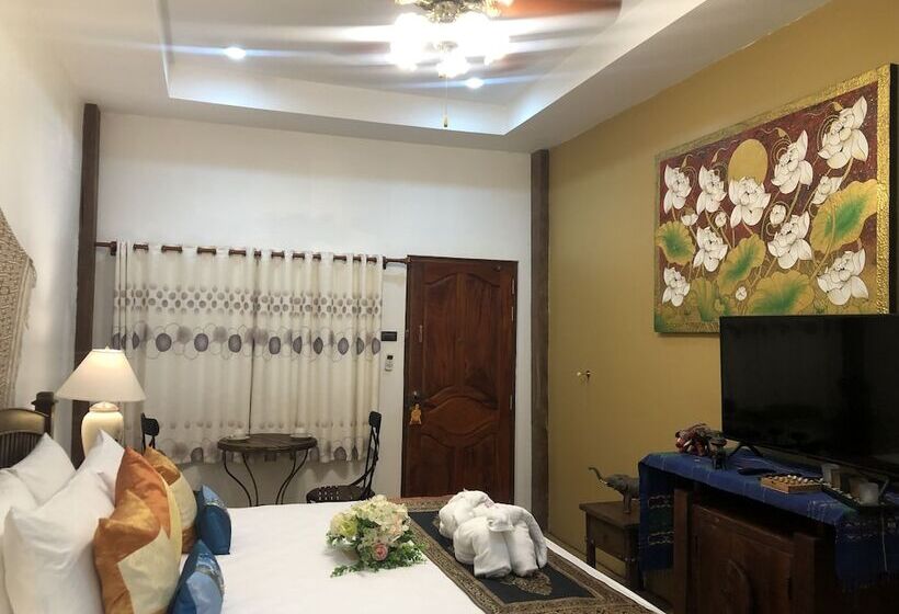 هتل On The Mekong Resort
