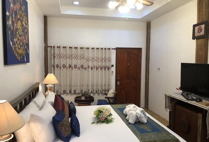 هتل On The Mekong Resort