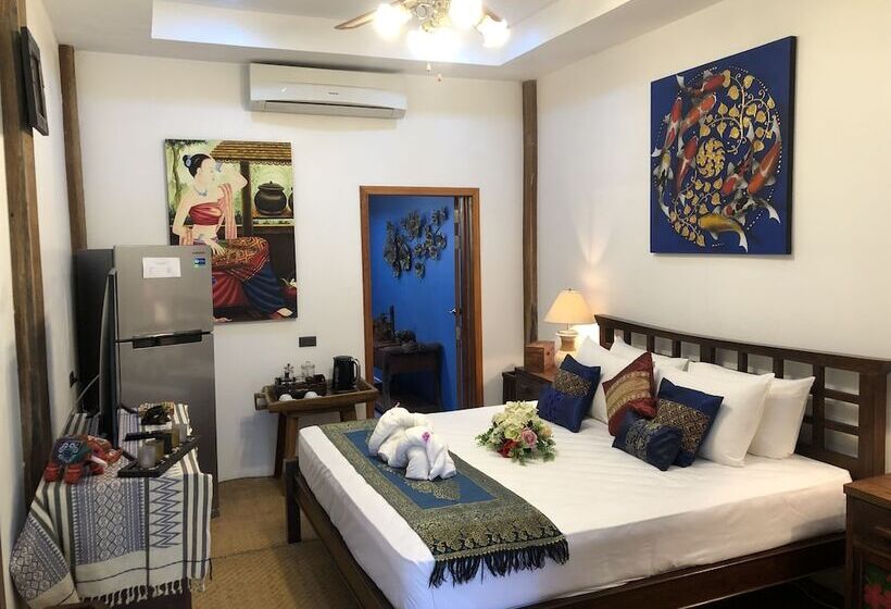 هتل On The Mekong Resort