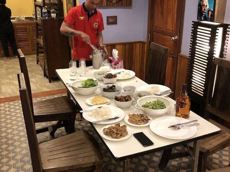 هتل On The Mekong Resort