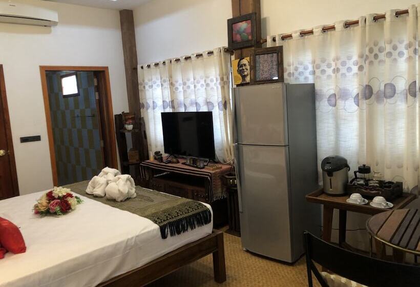 هتل On The Mekong Resort