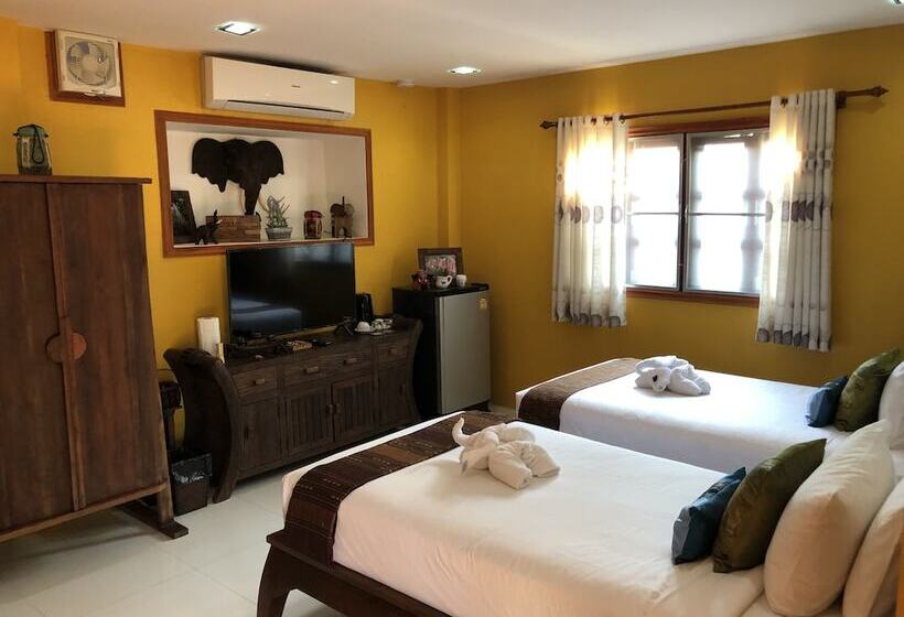 هتل On The Mekong Resort
