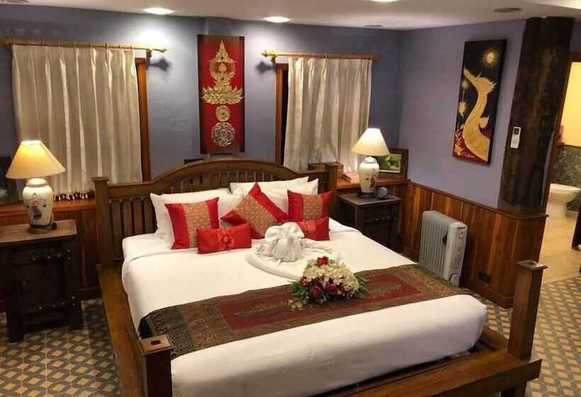 هتل On The Mekong Resort
