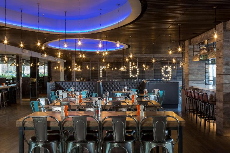 هتل Radisson Red  London Heathrow