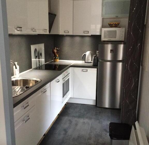 Chalet Orange Naturiste La Jenny